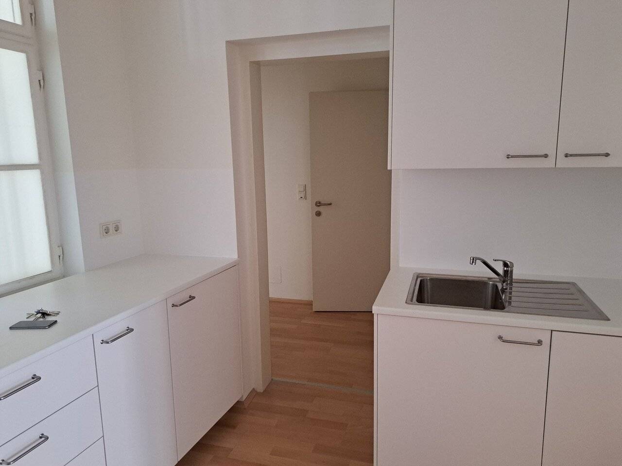 9, near Wasagasse Gymnasium Rare gem: Living with purchase option, Unique Biedermeier charm in prime location