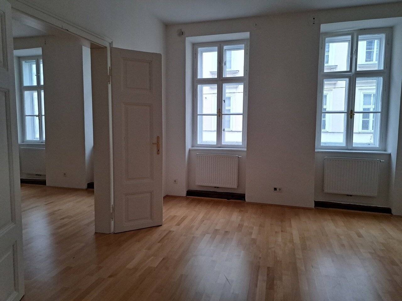 9, near Wasagasse Gymnasium Rare gem: Living with purchase option, Unique Biedermeier charm in prime location