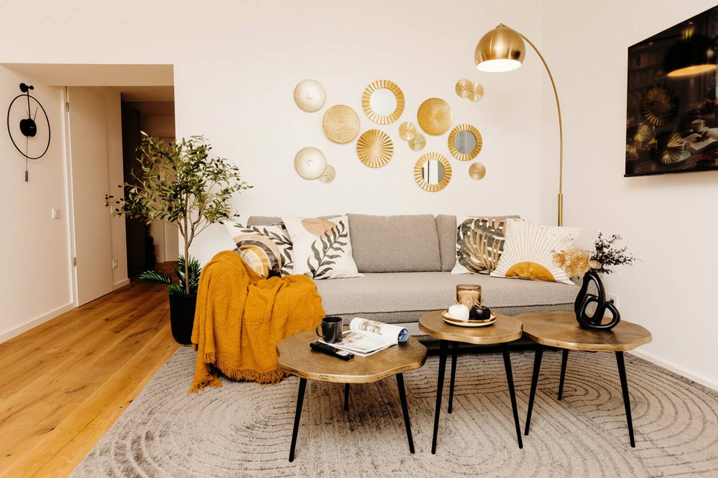 5+3% return First occupancy Fully furnished 200 m² outdoor space Investment apartment U2 / U4 Schottenring