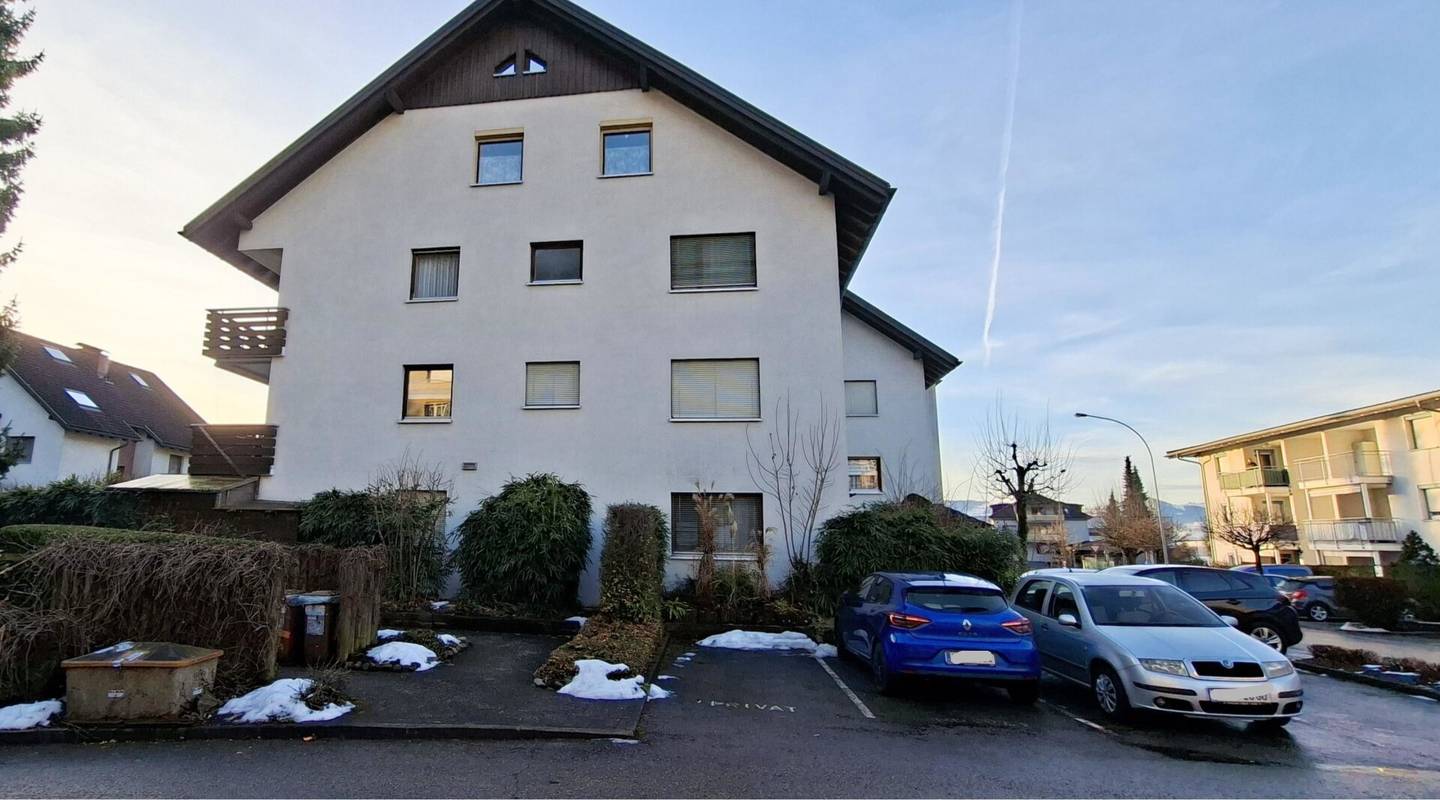 Traumhafte zweigeschossige Dachwohnung in Götzis mit Galerie, Terrasse und TG Platz - tolles Wohnerlebnis pur!