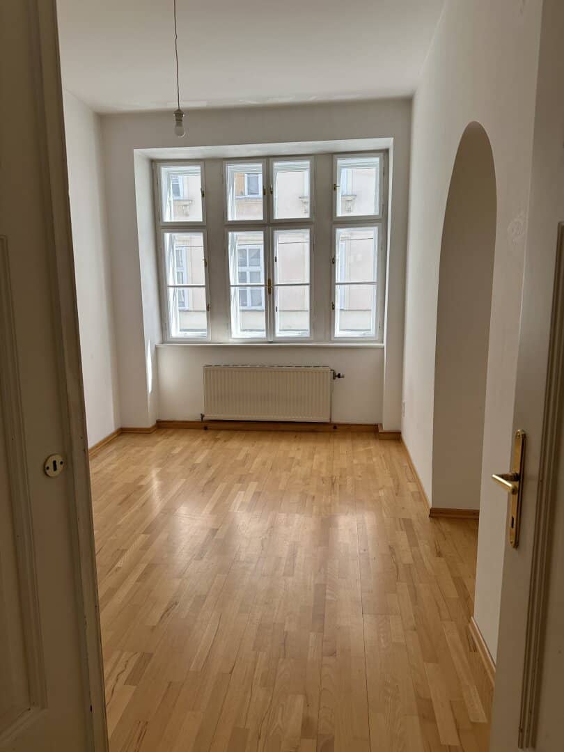 9., near Gymnasium Wasagasse, a unique opportunity to live in the beautiful Biedermeier ambiance, now for rent and to buy in 12 years