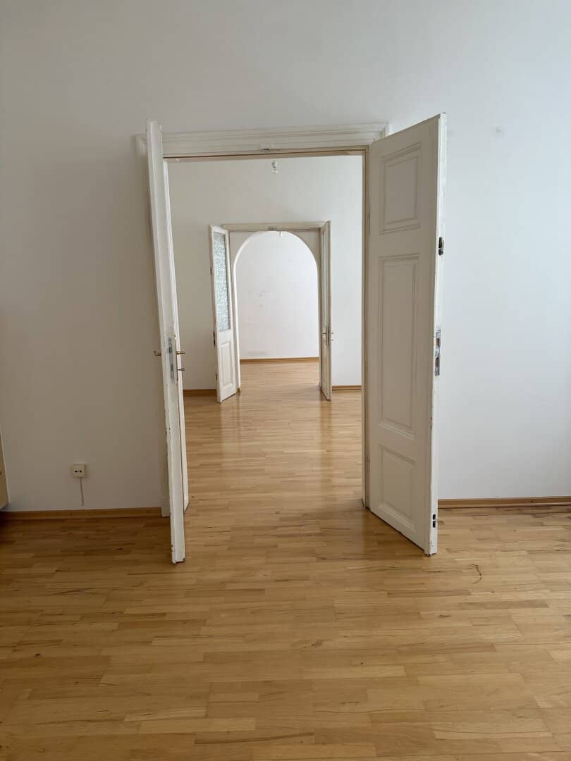 9., near Gymnasium Wasagasse, a unique opportunity to live in the beautiful Biedermeier ambiance, now for rent and to buy in 12 years