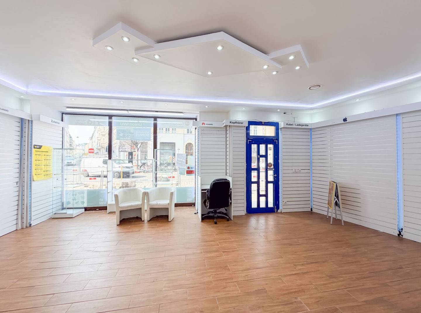 86 m2 Geschäftslokal unbefristet zu vermieten, direkt auf der Landstraße Hauptstraße!