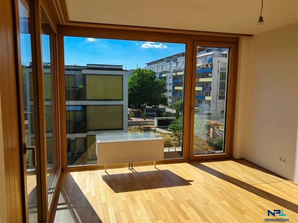 Modern air conditioned 3 room rental apartment with large terrace in prime location