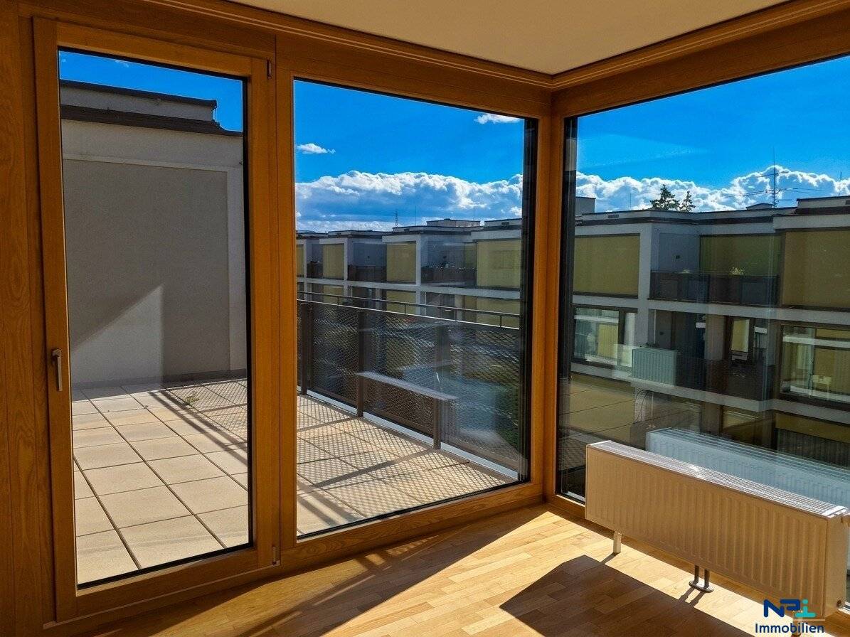 Modern air conditioned 3 room rental apartment with large terrace in prime location