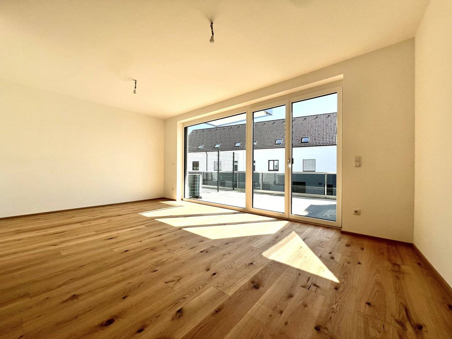 Turn-key house First occupancy New construction Large terrace With S-Bahn about 15 minutes to HBF Wien Air-source heat pump including cooling function High-quality fittings