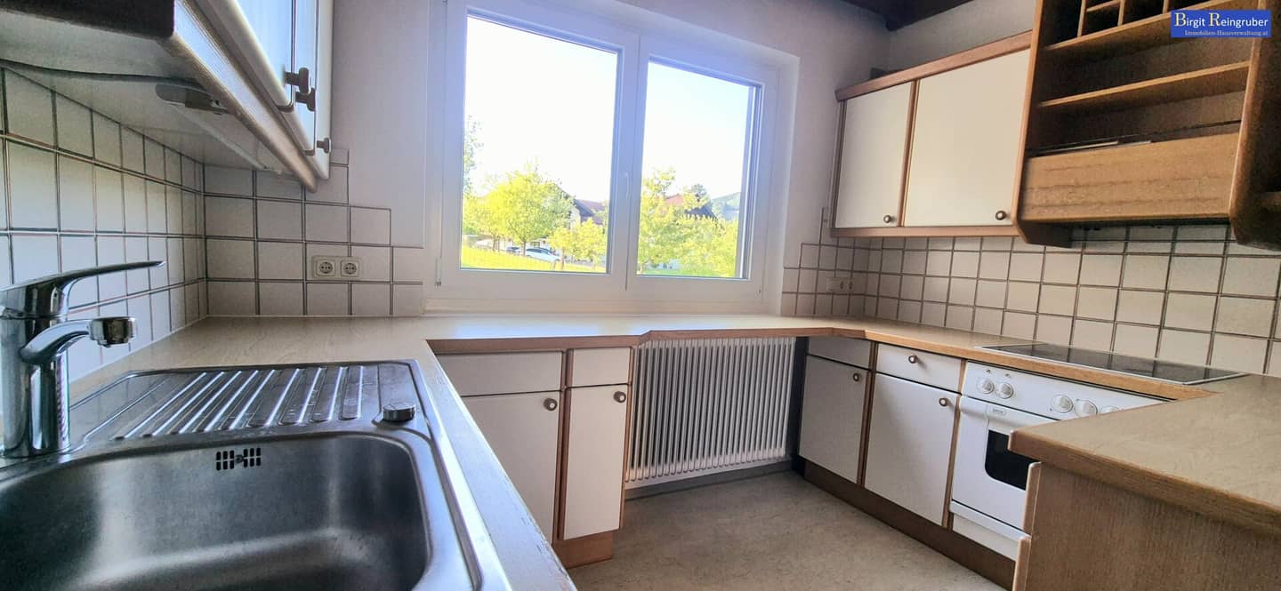 Cozy three room apartment and de? no: German title should be preserved as given;