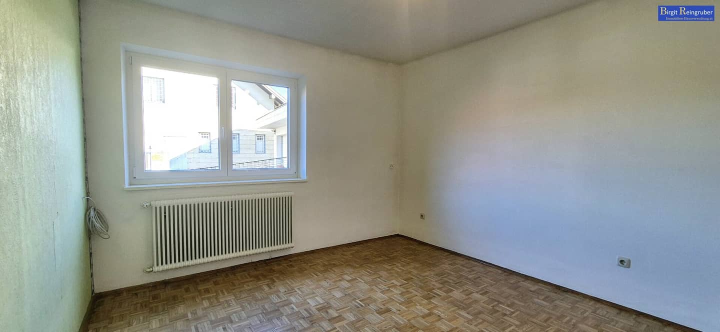 Cozy three room apartment and de? no: German title should be preserved as given;