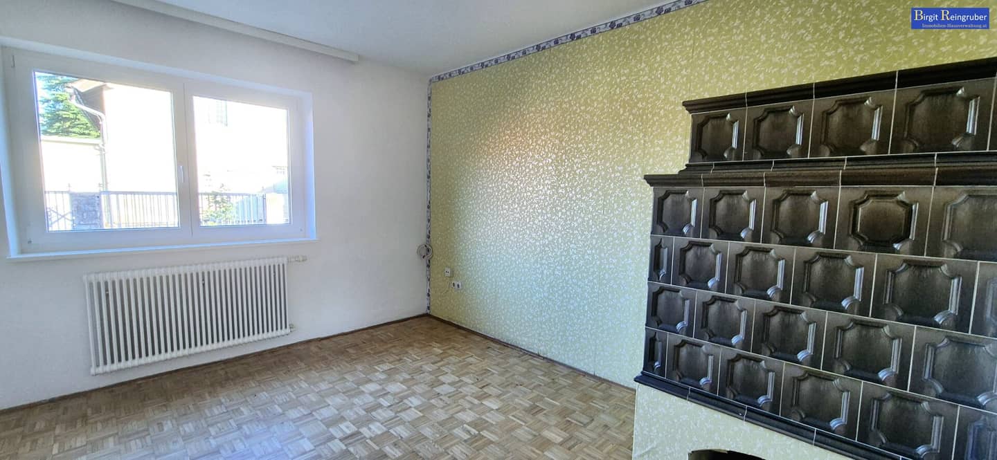 Cozy three room apartment and de? no: German title should be preserved as given;