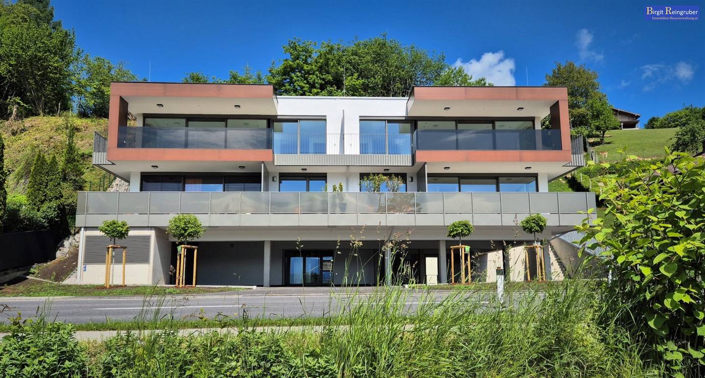 Stylish attic apartment in Mondsee: first occupancy, balcony &amp; luxury fittings