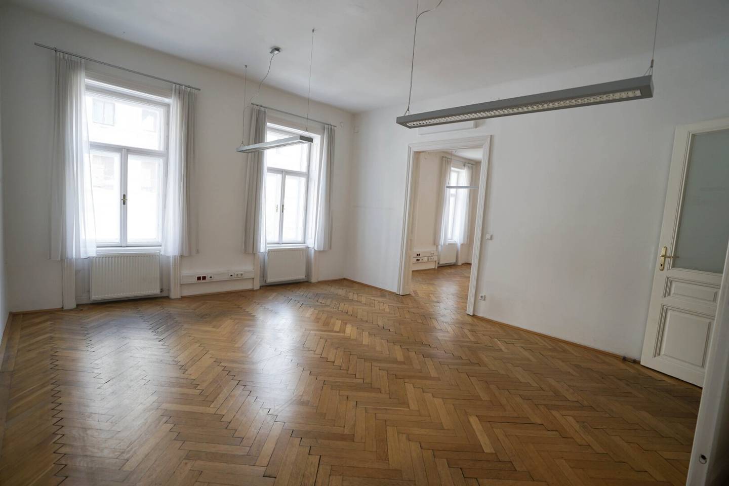 1070 Vienna; Kaiserstraße/Westbahnstraße: Bright modernized old building office with 4 rooms; approx. 149 m² from 1 July 2026 for rent