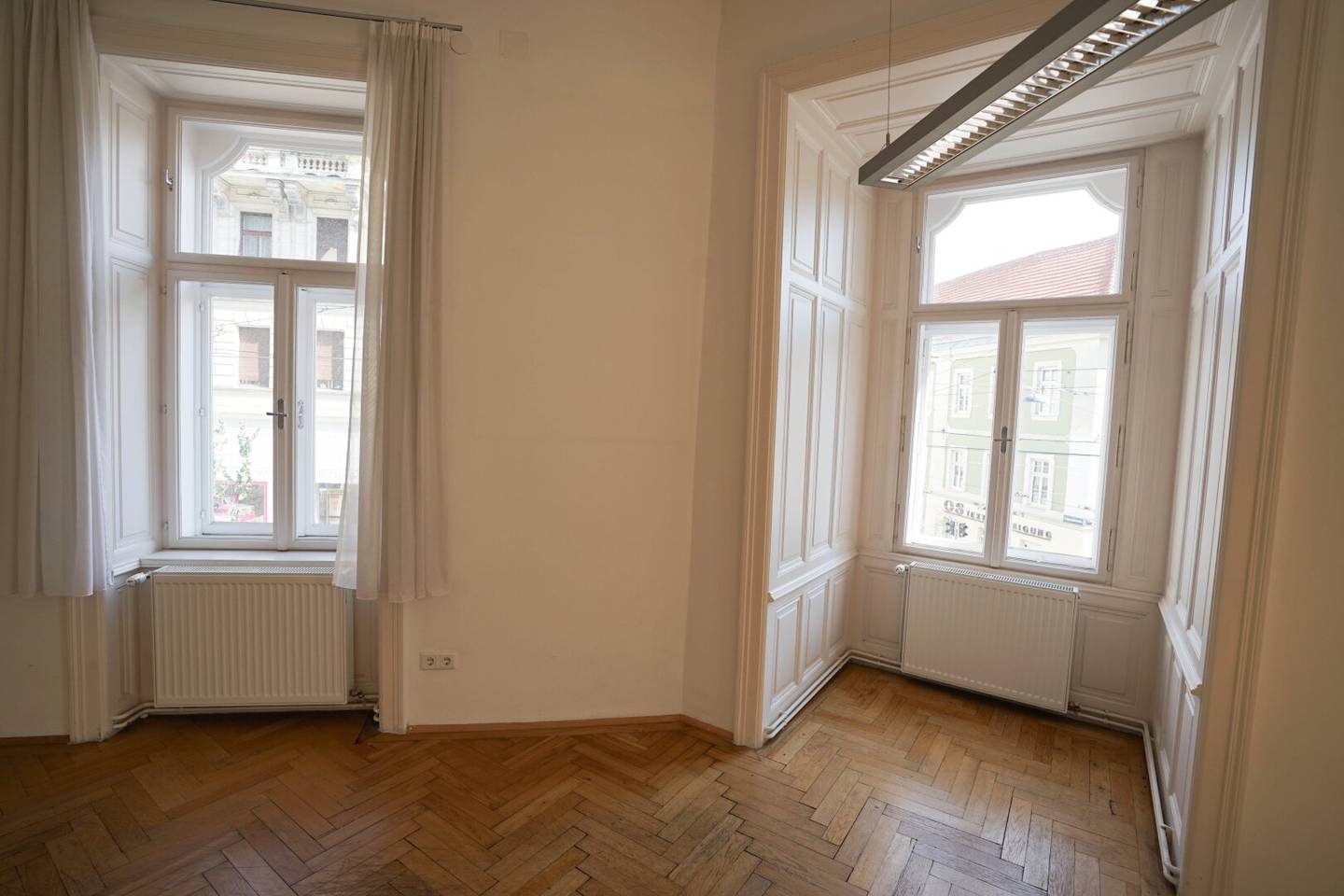 1070 Vienna; Kaiserstraße/Westbahnstraße: Bright modernized old building office with 4 rooms; approx. 149 m² from 1 July 2026 for rent