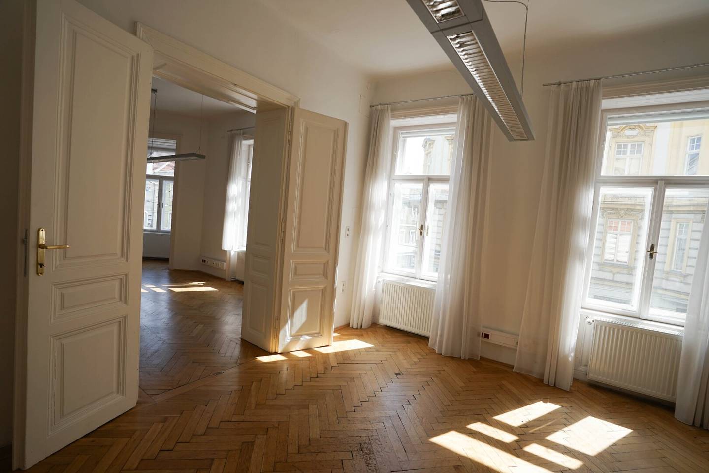 1070 Vienna; Kaiserstraße/Westbahnstraße: Bright modernized old building office with 4 rooms; approx. 149 m² from 1 July 2026 for rent