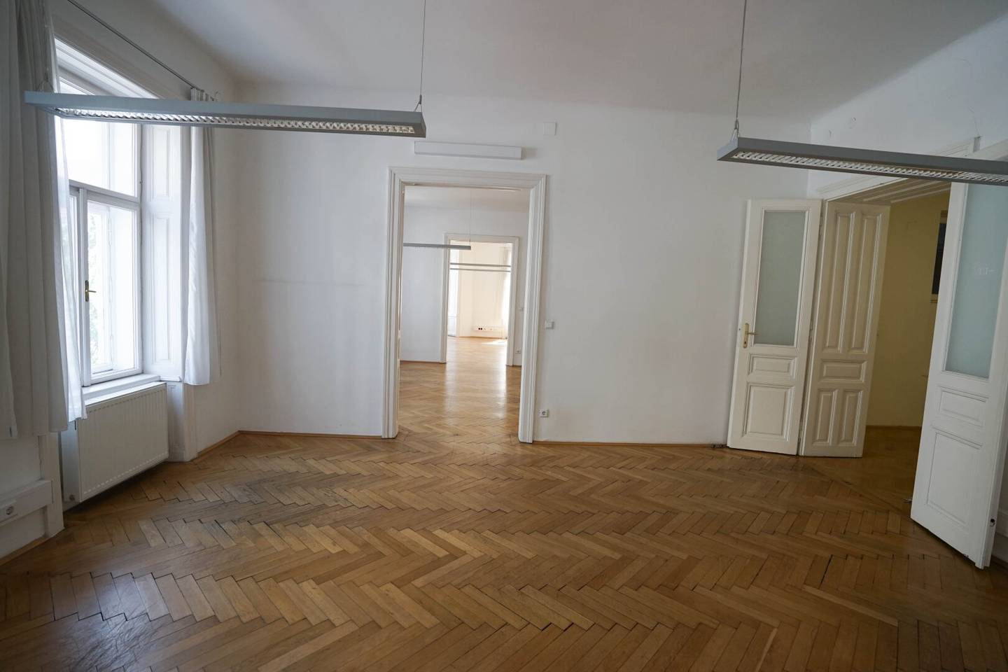 1070 Vienna; Kaiserstraße/Westbahnstraße: Bright modernized old building office with 4 rooms; approx. 149 m² from 1 July 2026 for rent