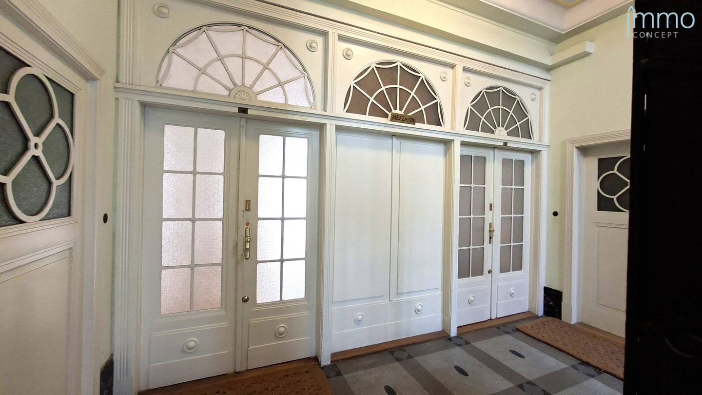 Stylish old building in the Embassy District, representative living with a winter garden