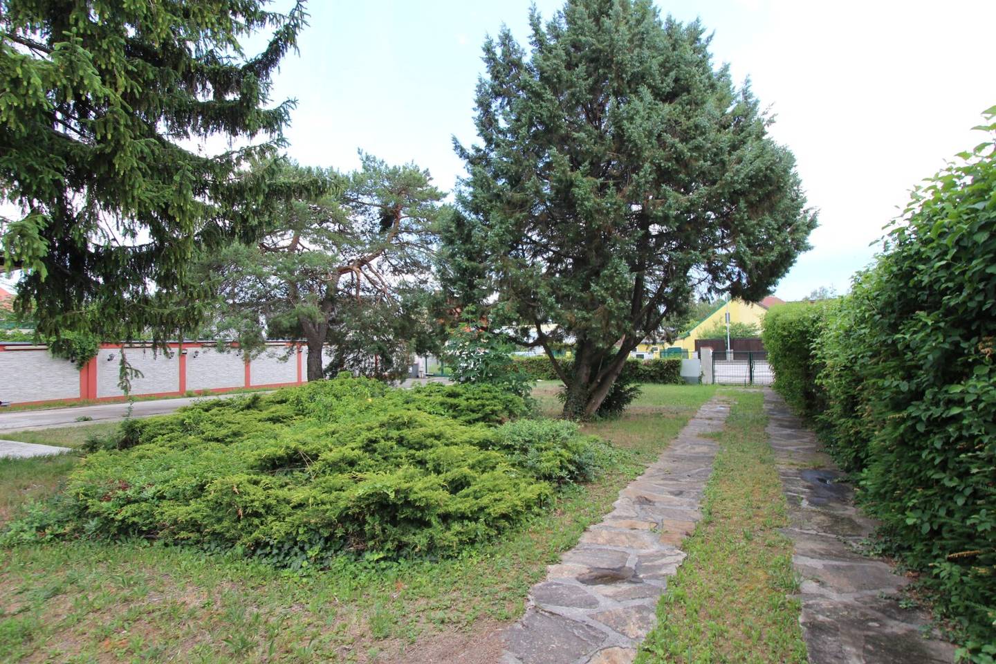 Preisreduktion! Haus mit riesigem Grundstück (fast 2.200 m²) nahe Fischapark
