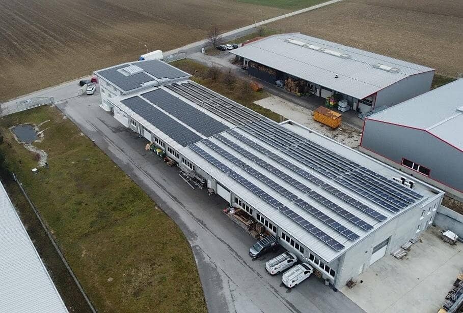 TOP-Betriebsobjekt ca. 6.200 m² - Büro, Hallen und Freifläche zu kaufen