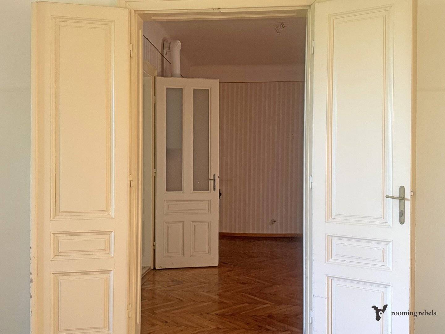 ALMA'S SALON TO RENOVATE OLD BUILDING OWNERSHIP APARTMENT 165 m²