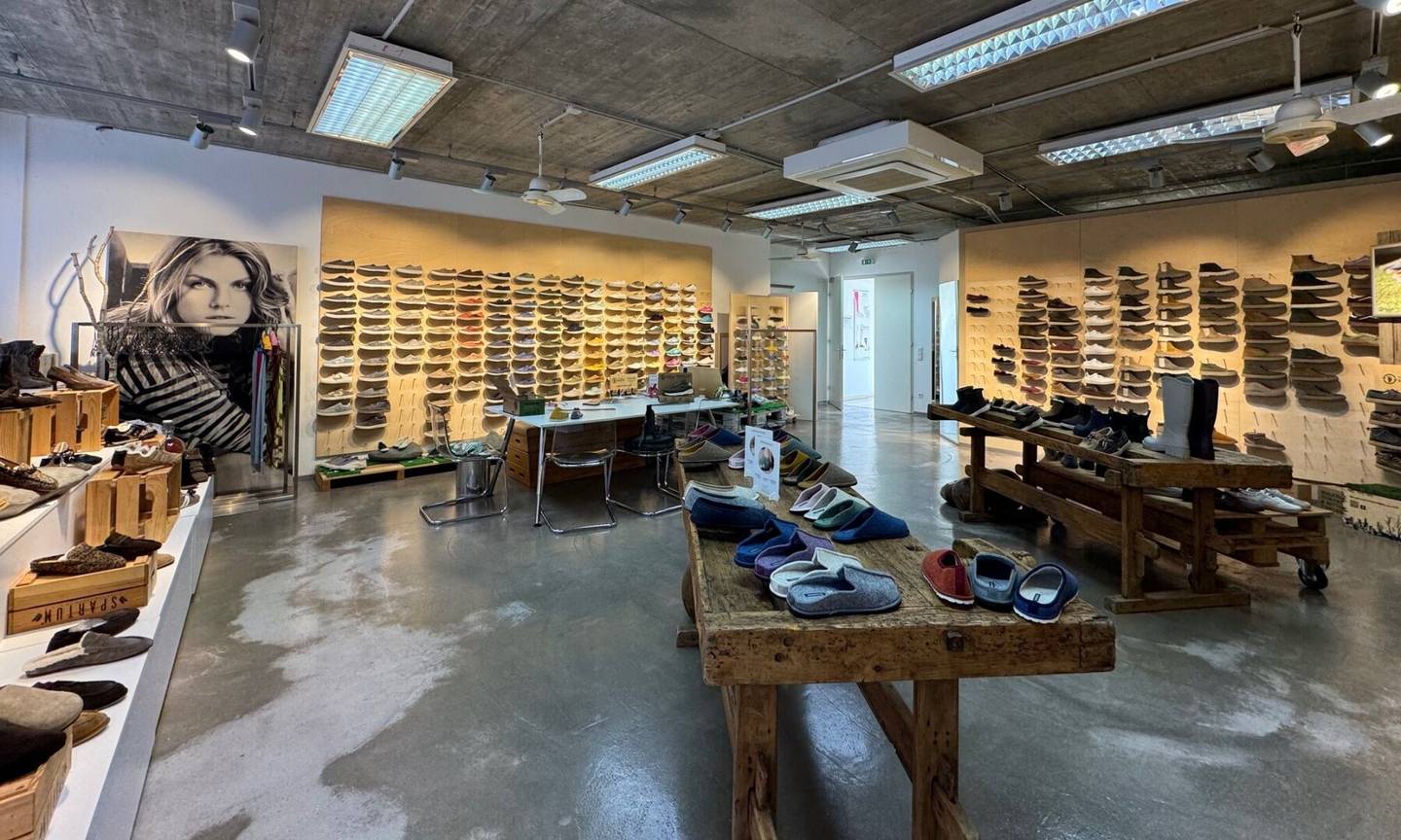 Attractive commercial space in the Fashion Mall Salzburg, your perfect location for showroom, business or office location