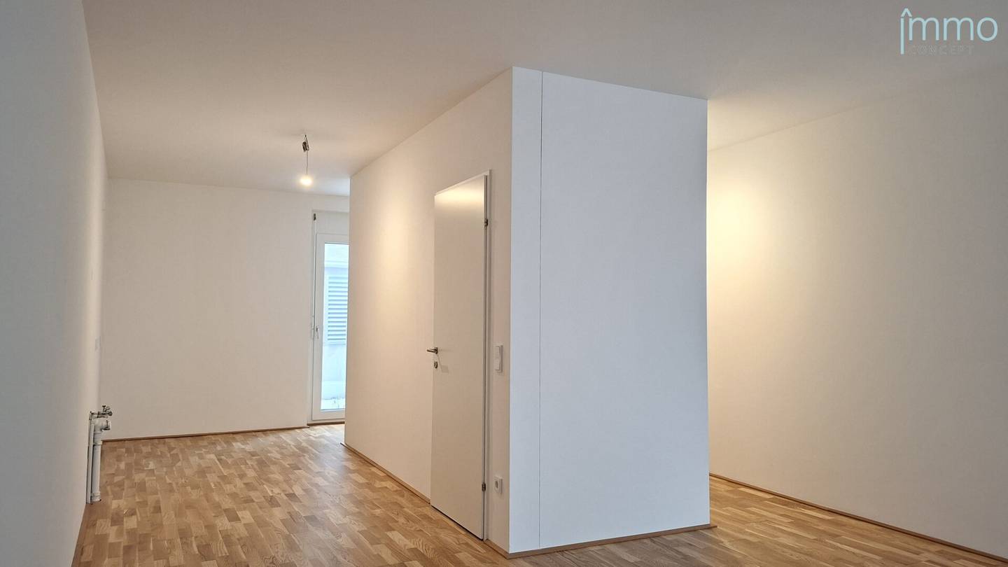 First occupancy, unique four room townhouse with sun terrace on the first floor and a small garden