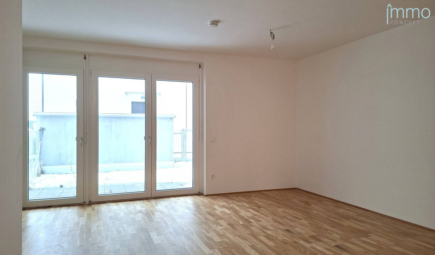 First occupancy, unique four room townhouse with sun terrace on the first floor and a small garden