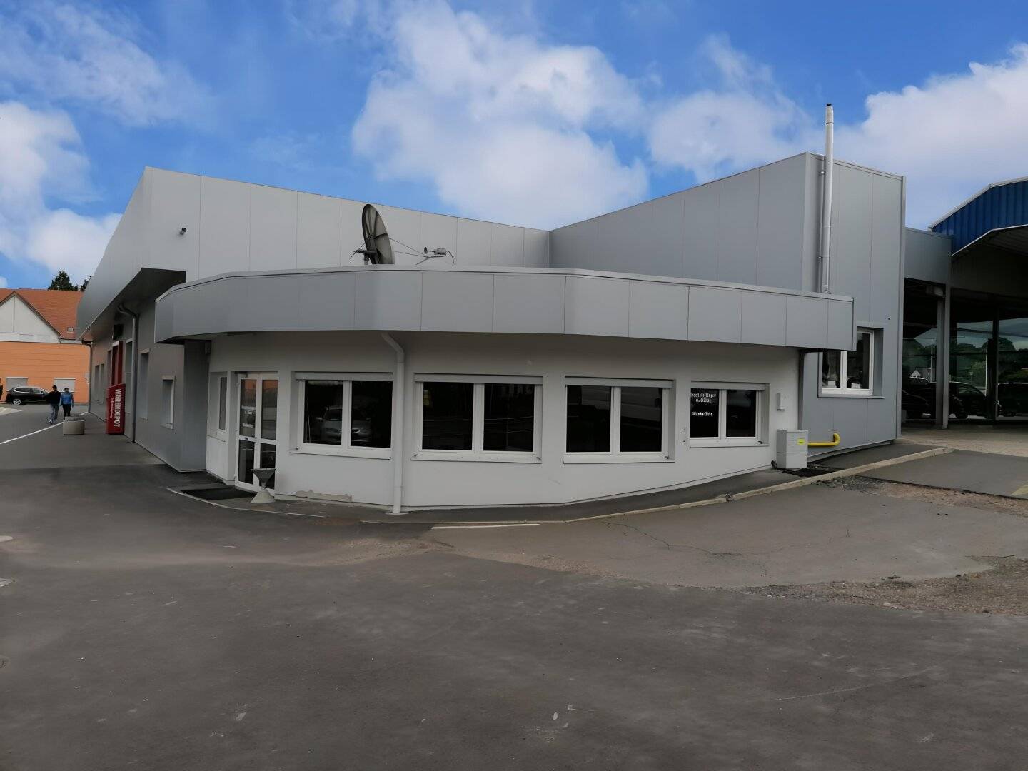 Feldbach: Lagerhalle und Büroflächen in TOP-Frequenzlage zu mieten
