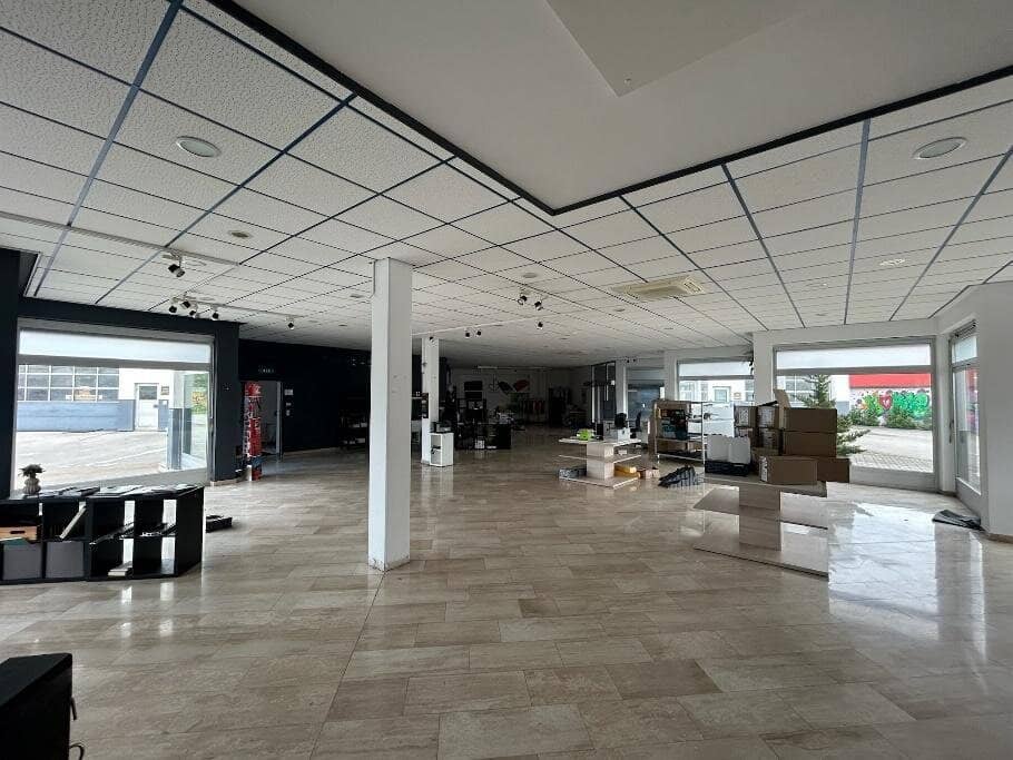 Wels: Commercial property in top location directly on the B1 for rent