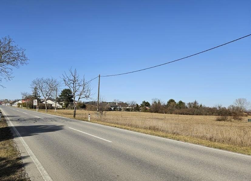 Weigelsdorf: undeveloped plot of land approx. 3,945 m² (not divisible) directly on the B16 for sale