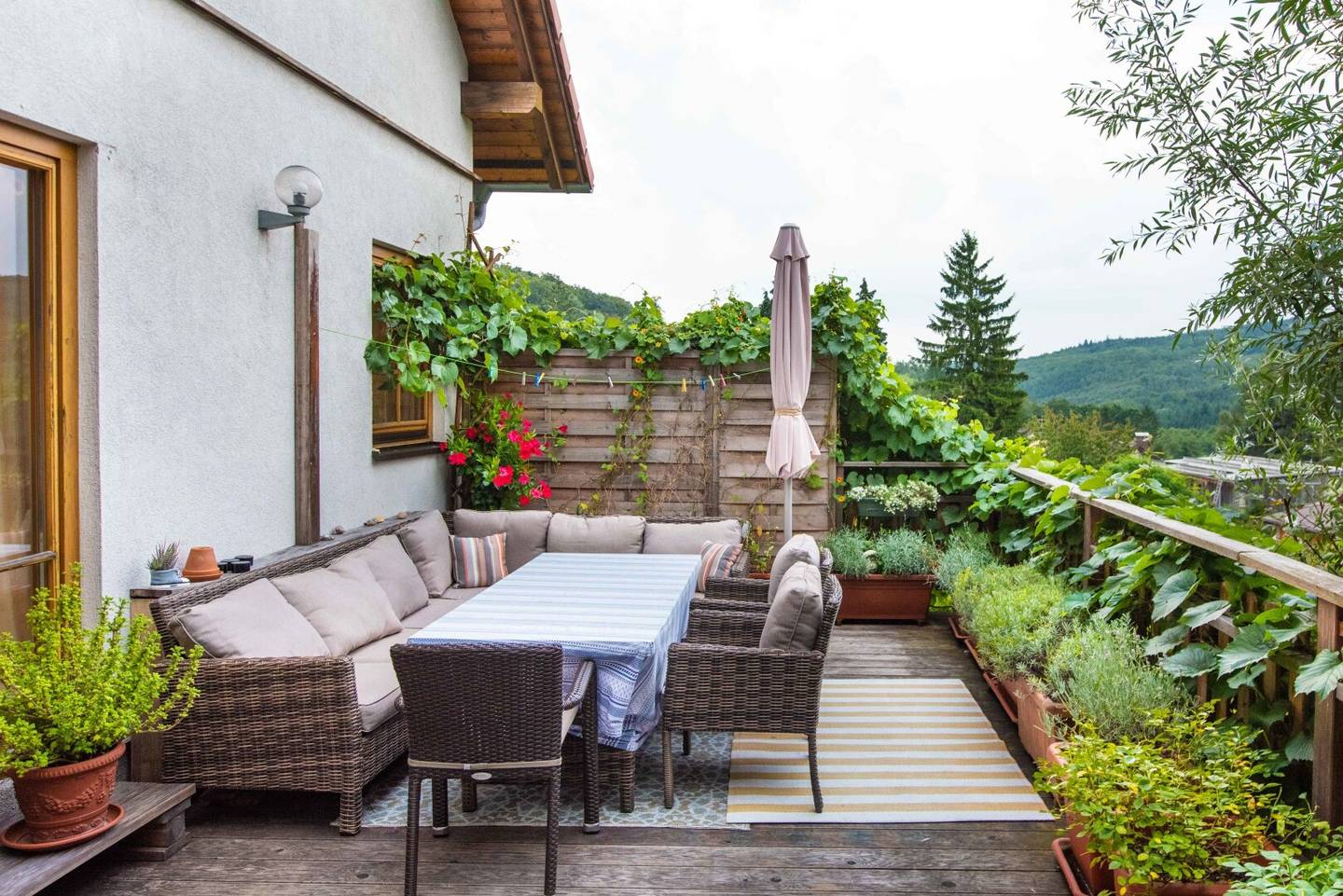 Niedrigenergiehaus mit Garten und Fernblick ins Grüne