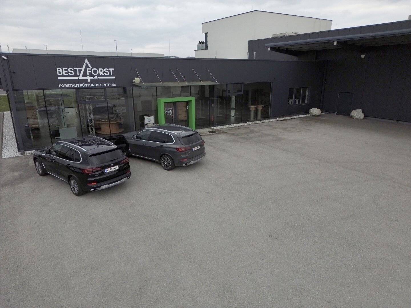St. Pölten-Hart / Modern business property in top location fully rented 8% return