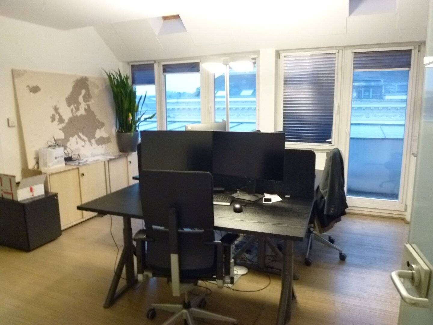 Top office near Schillerplatz