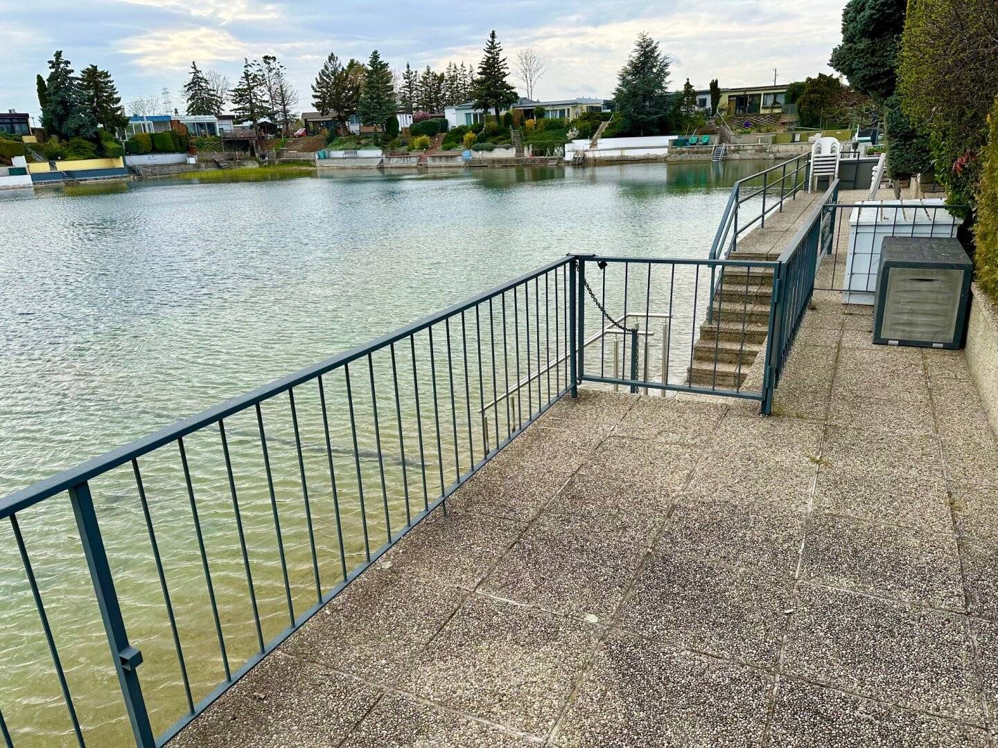 PREISREDUKTION !  Herrliche Seeparzelle (Kafkasee 1) mit Bungalow