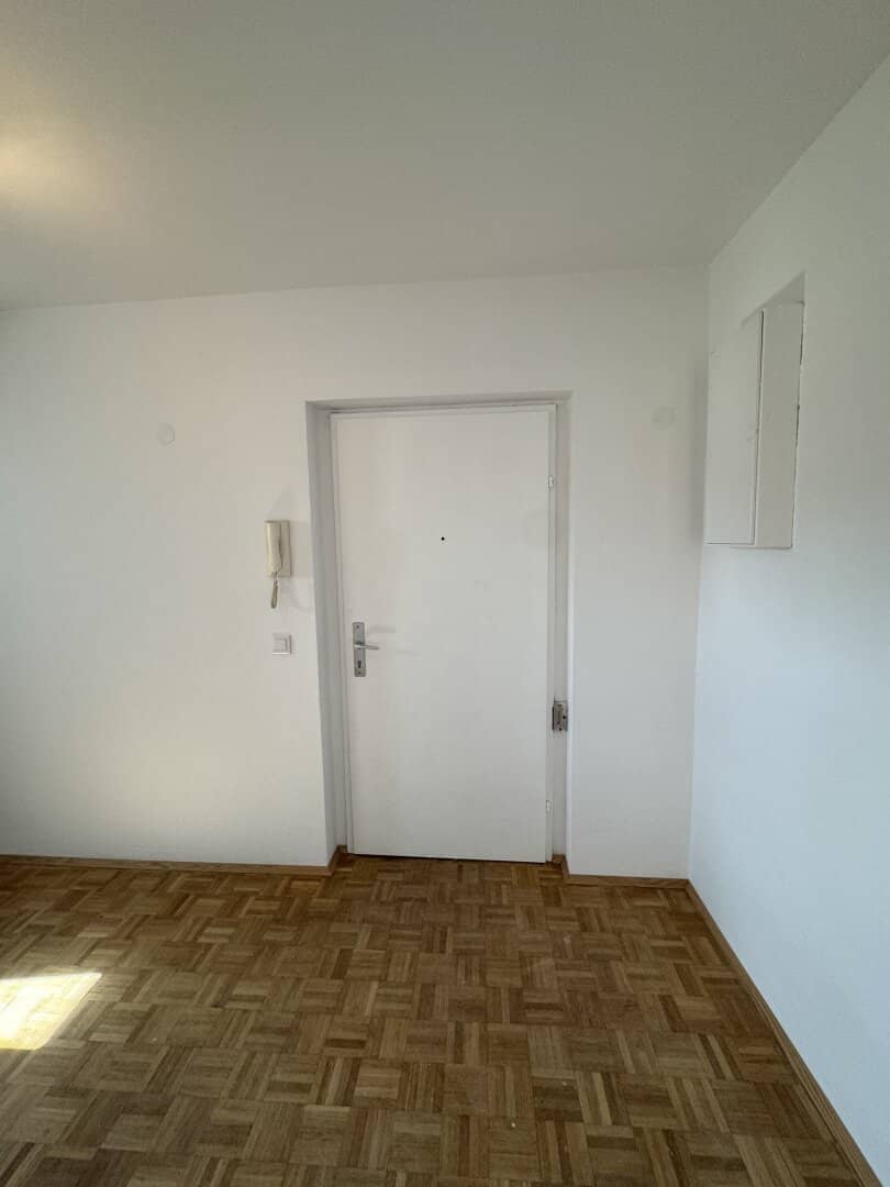 View of the Ferris Wheel - Freshly Renovated Apartment with Top Connectivity