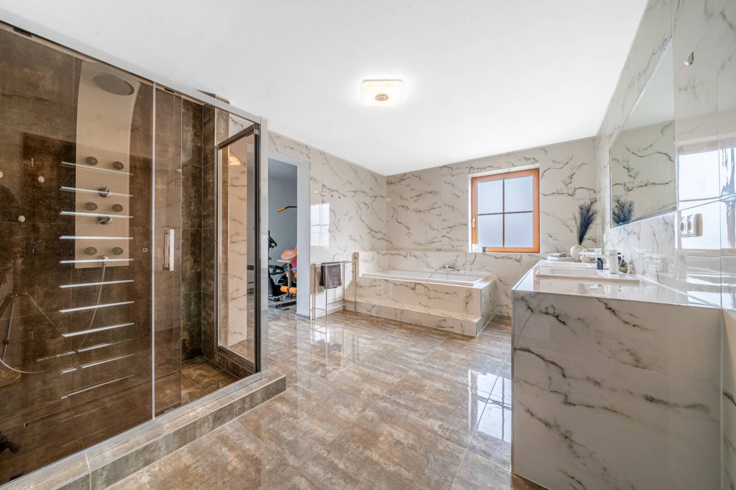 Exklusives Einfamilienhaus - außergewöhnliche Architektur und Ausstattung