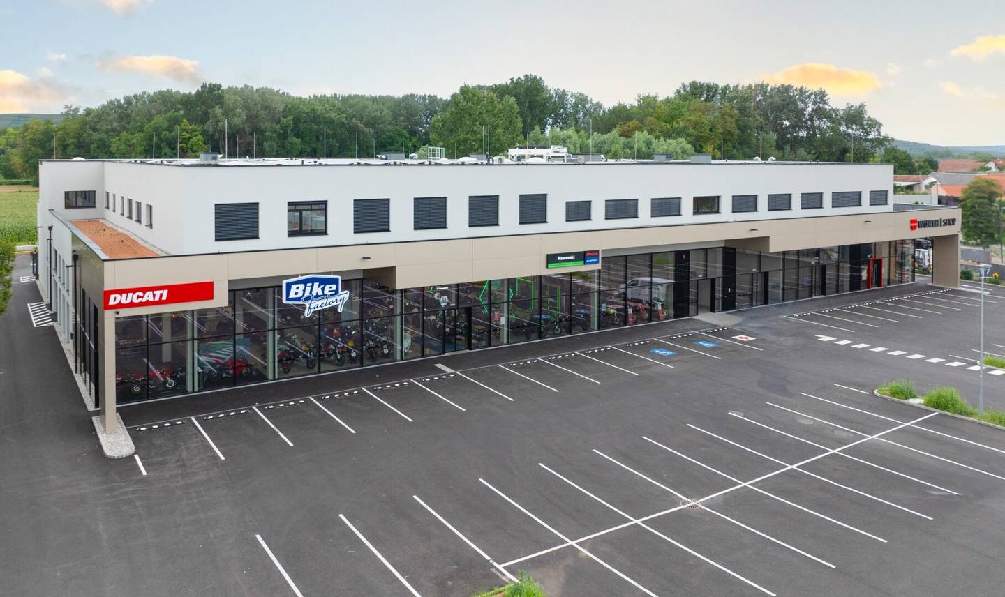 Krems / Newly built commercial premises (approx. 430 m²) in Gewerbegebiet Ost for rent