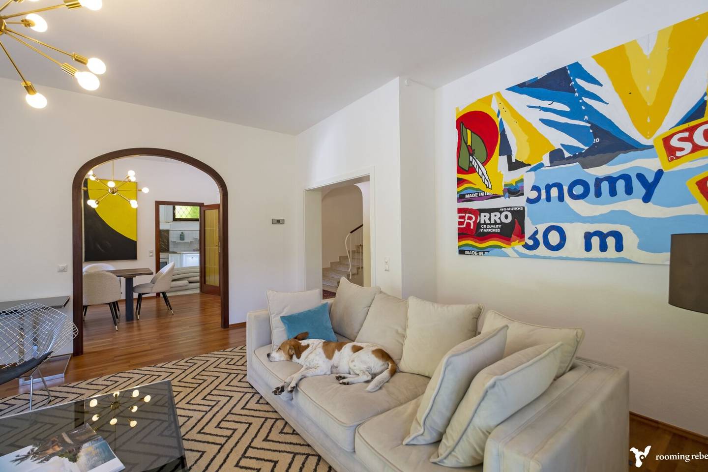 MARTHA ... THE MANHUNT IS ON - VILLA FOR SALE