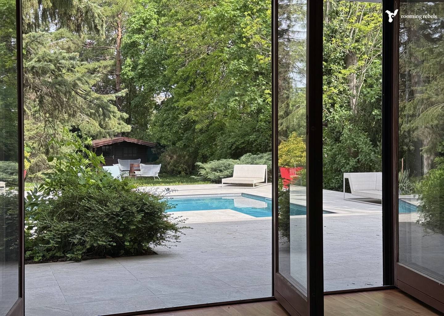 MARTHA ... THE MANHUNT IS ON - VILLA FOR SALE