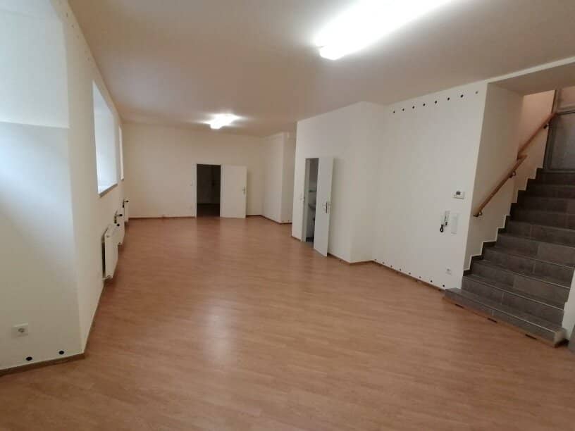 beautiful, renovated top office in top location