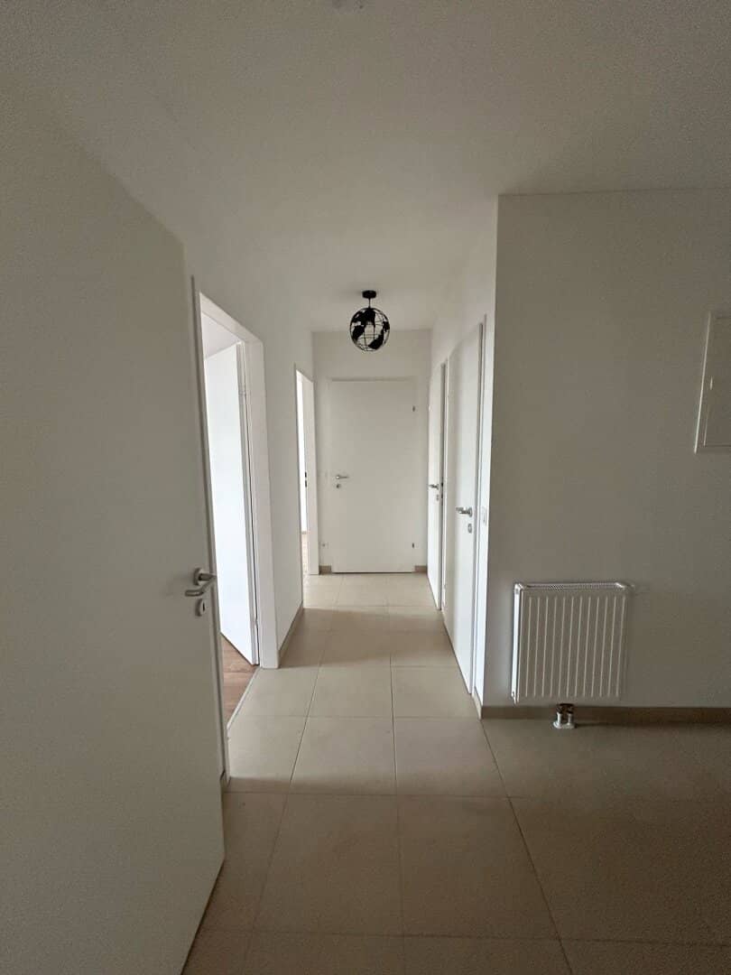 Move In &amp; Feel at Home: 3 Room Apartment with Loggia and Kitchen