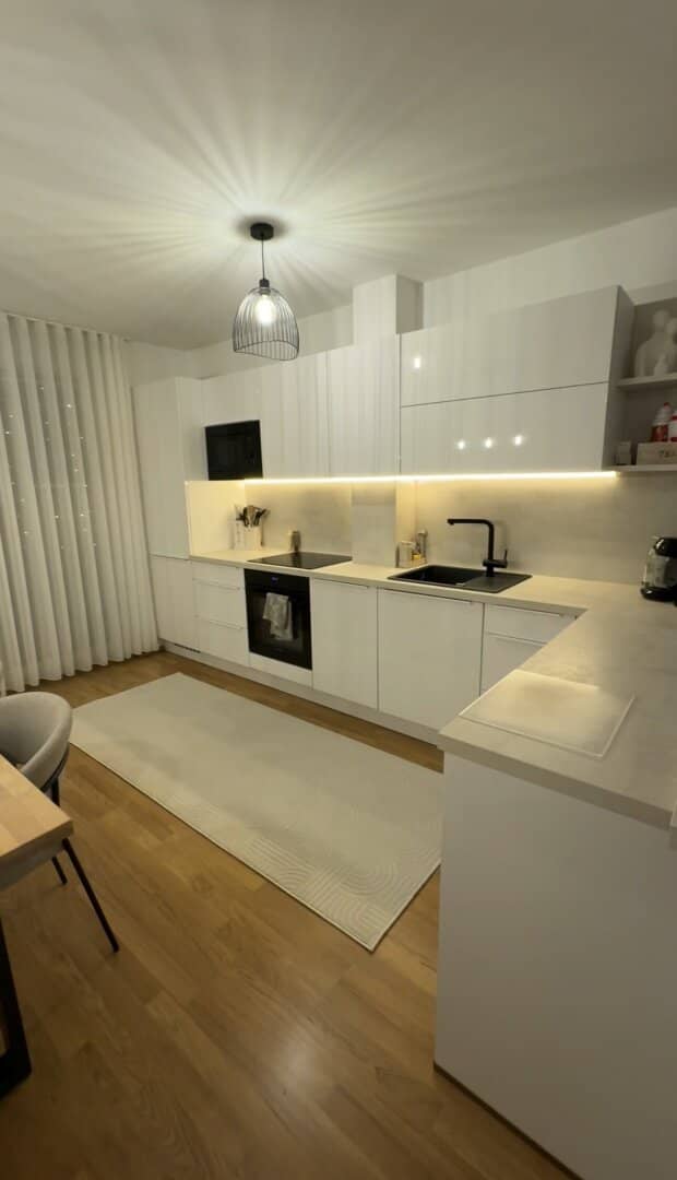 Move In &amp; Feel at Home: 3 Room Apartment with Loggia and Kitchen