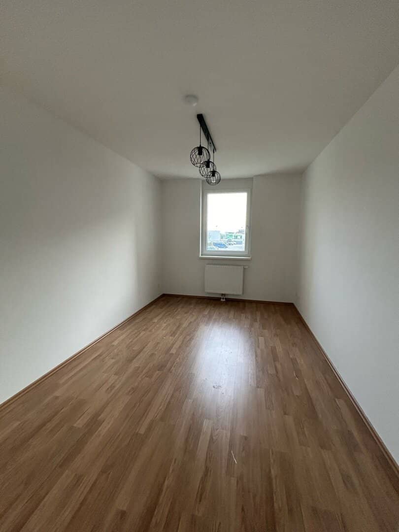 Move In &amp; Feel at Home: 3 Room Apartment with Loggia and Kitchen