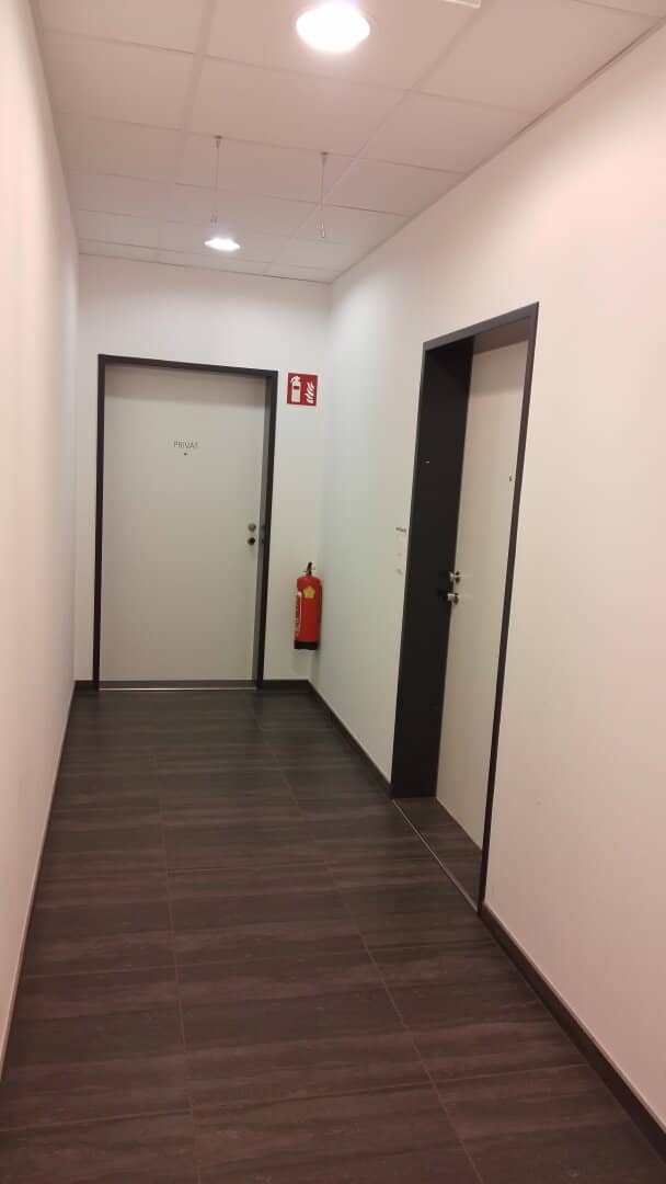 SUPER Summer Promotion: 206 m² Office or Practice for ONLY € 9,-/m² Rent per Month!