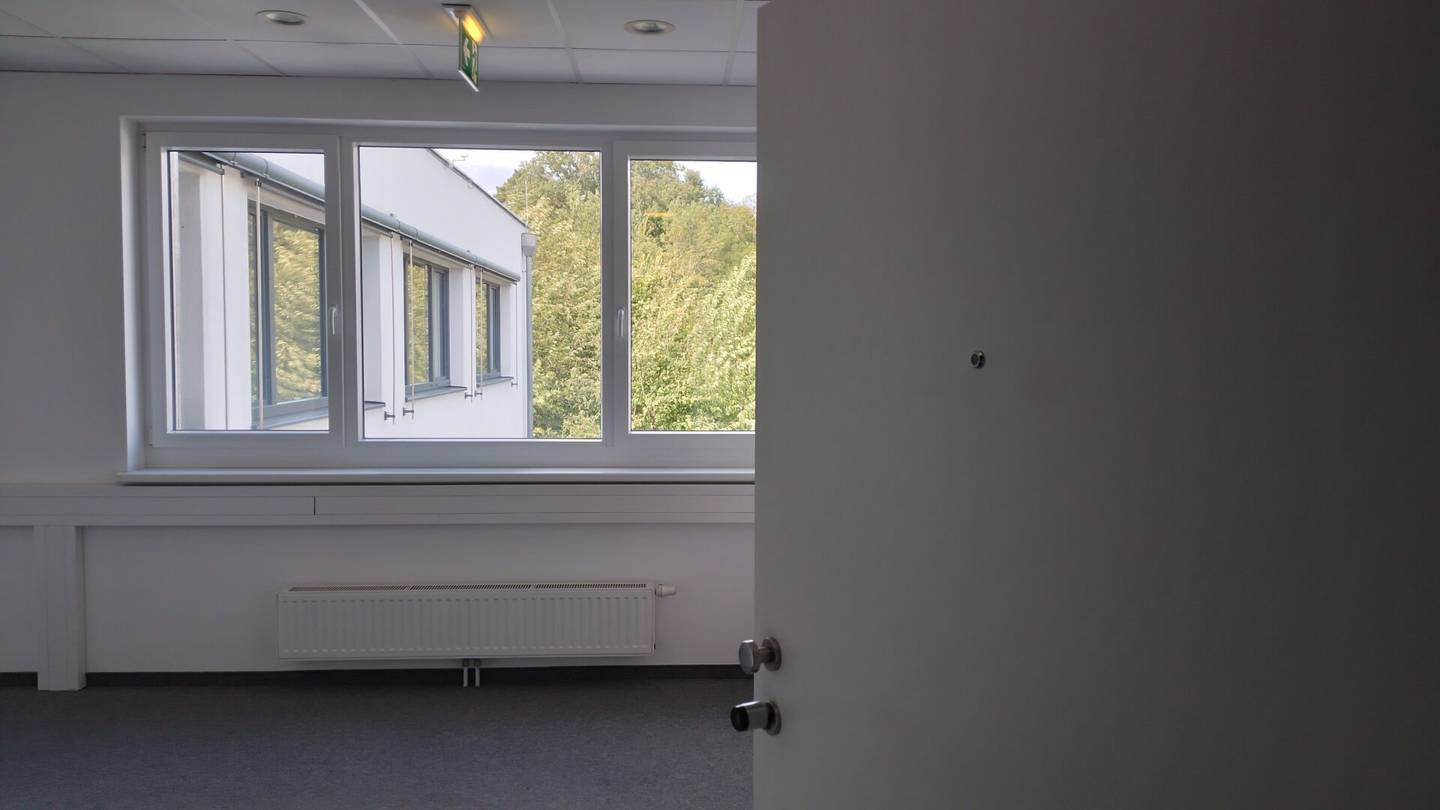 SUPER Summer Promotion: 206 m² Office or Practice for ONLY € 9,-/m² Rent per Month!