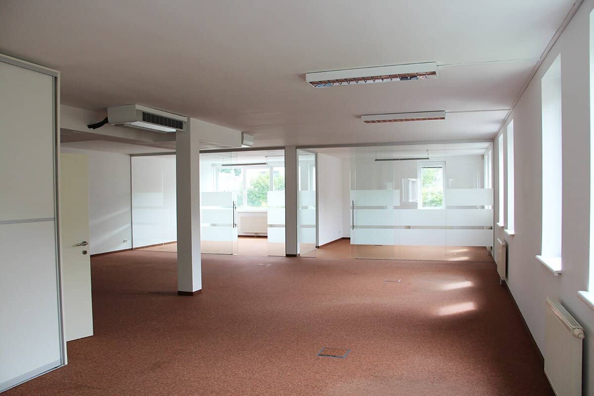 SUPER Summer Promotion! ONLY €9 per m² rent per month! 161 m² office, practice or residential property in Gießhübl