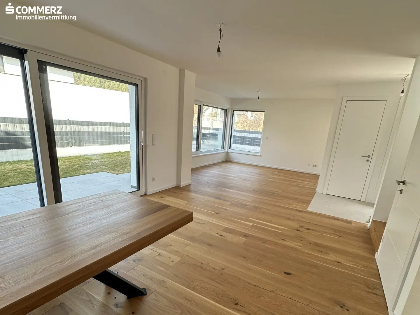 Semi-detached house with pool