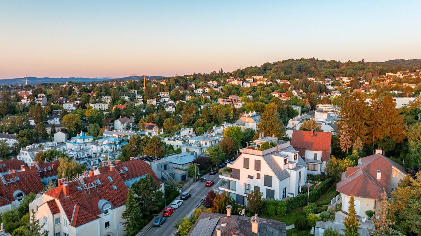 Exklusive Lage mit Blick über Wien: Traumgrund mit Baugenehmigung für 629m² WNFL