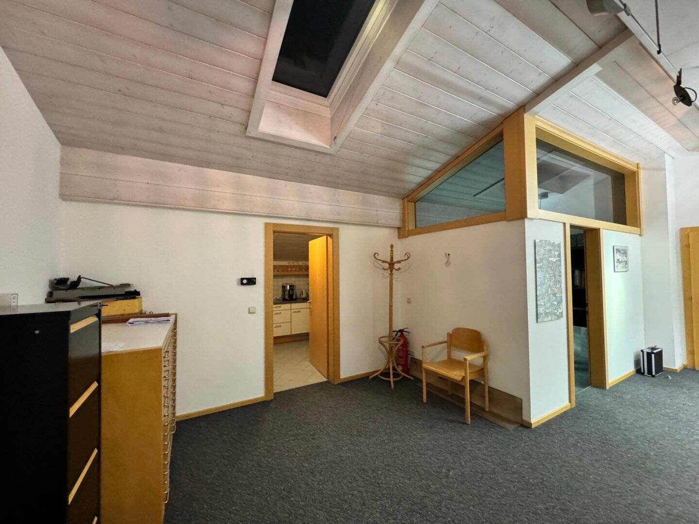 Stylish office in the attic in Buch for rent