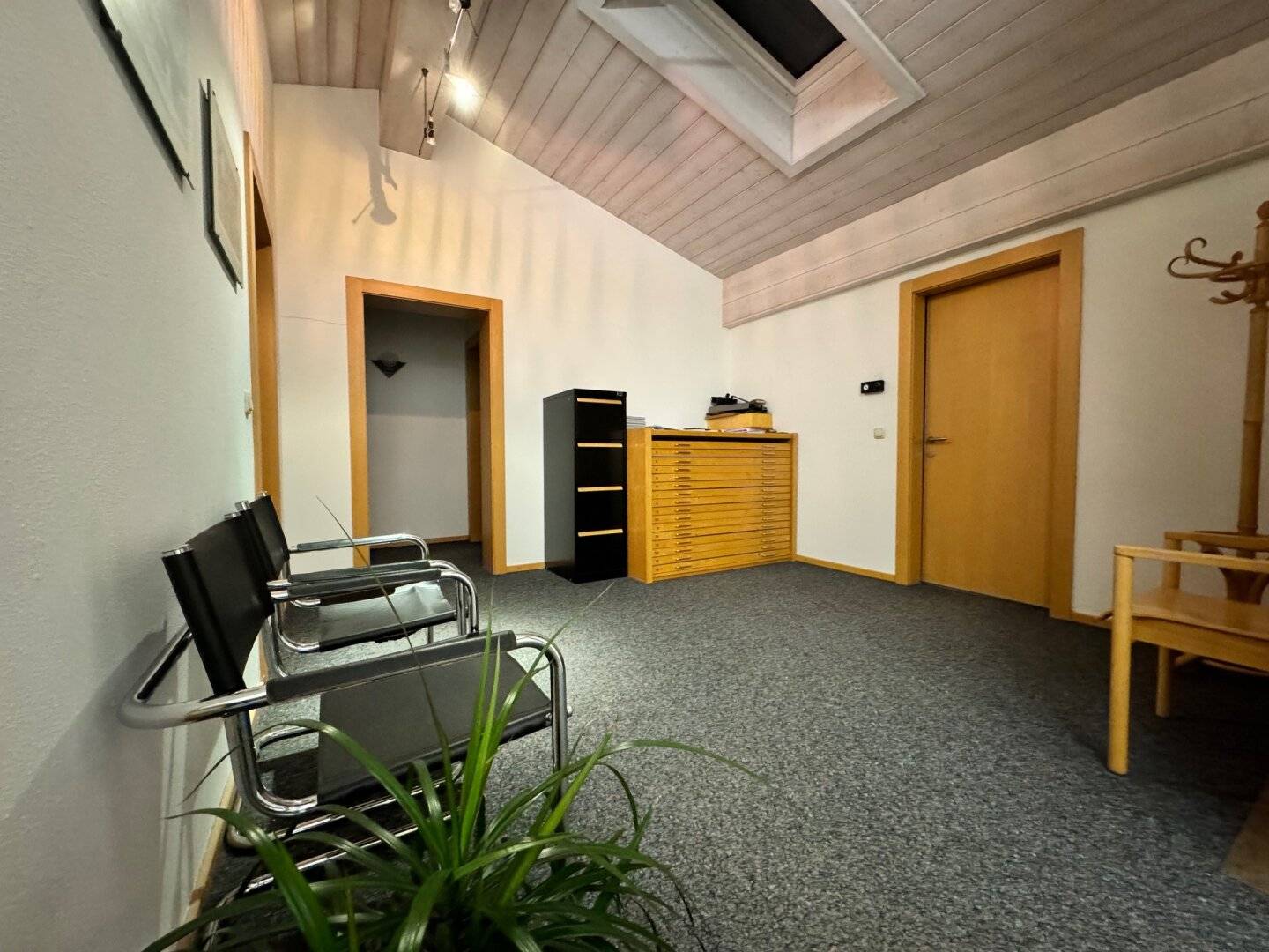 Stylish office in the attic in Buch for rent