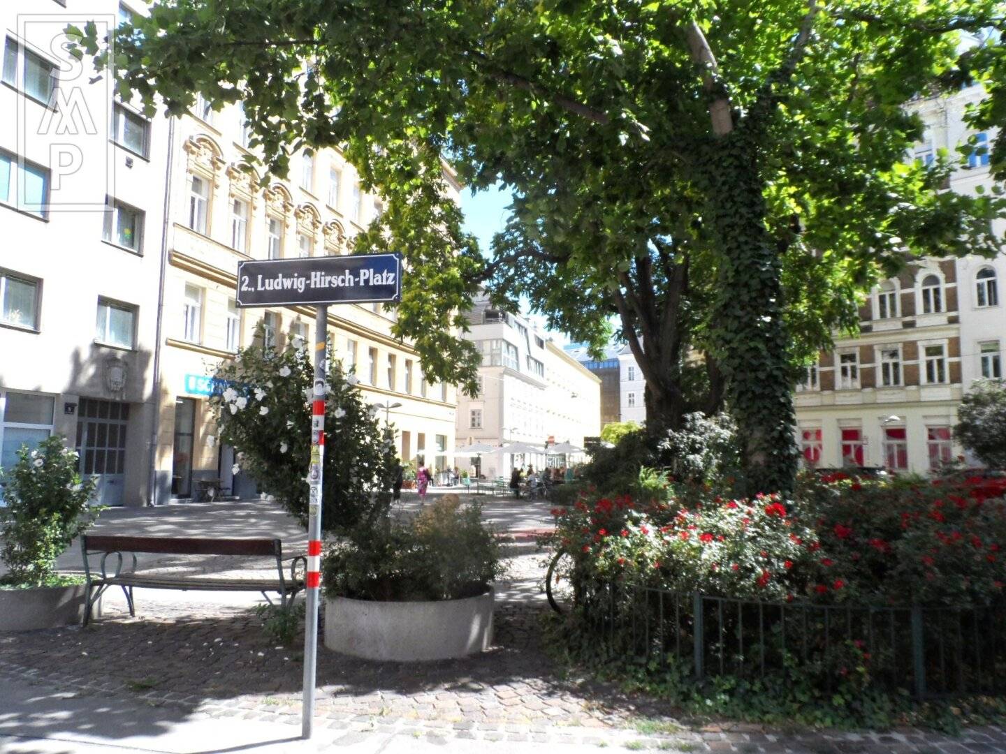 3 room apartment with a view of the Karmelitermarkt, well maintained new build property commission free sale