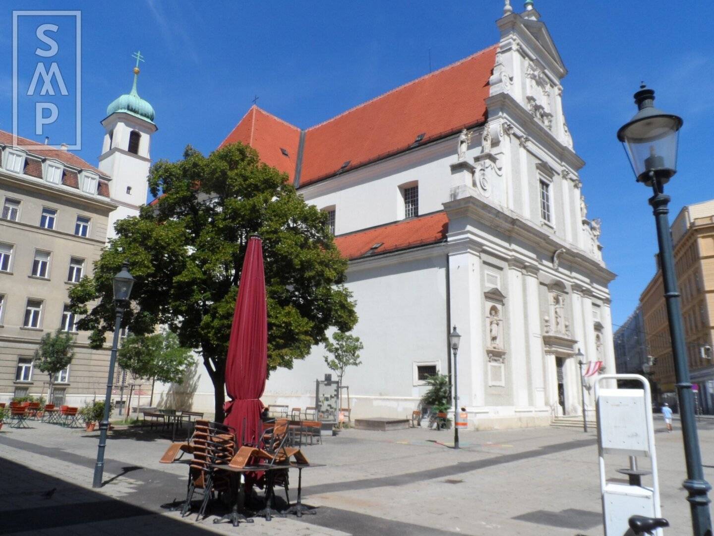 3 room apartment with a view of the Karmelitermarkt, well maintained new build property commission free sale